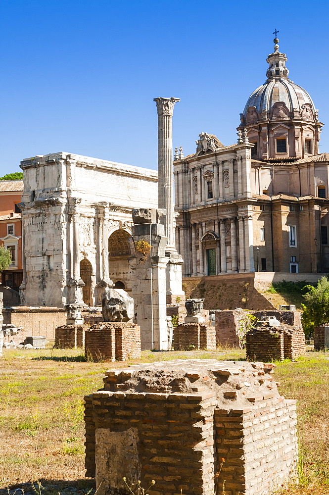 Column of Phocas, Arch of Septimius Severus, Roman Forum, UNESCO World Heritage Site, Rome, Lazio, Italy, Europe