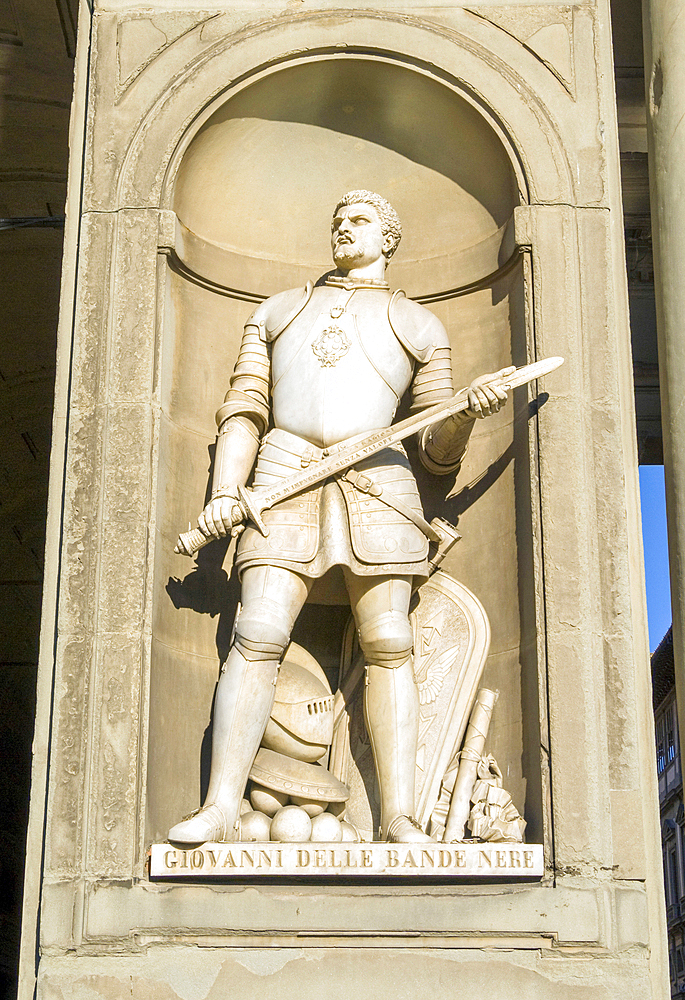 Statue of Giovanni dalle Bande Nere, Uffizi, Florence (Firenze), UNESCO World Heritage Site, Tuscany, Italy, Europe