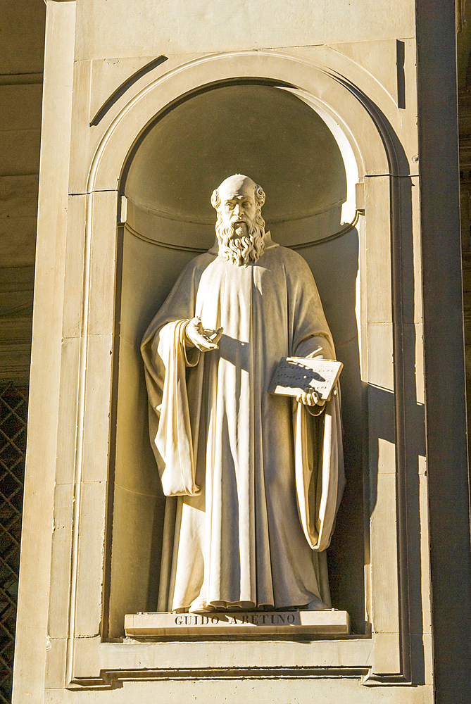 Statue of Guido Aretino, Uffizi, Florence (Firenze), UNESCO World Heritage Site, Tuscany, Italy, Europe