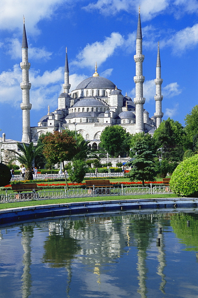 The Blue Mosque (Sultan Ahmet Mosque), UNESCO World Heritage Site, Istanbul, Turkey, Europe, Eurasia