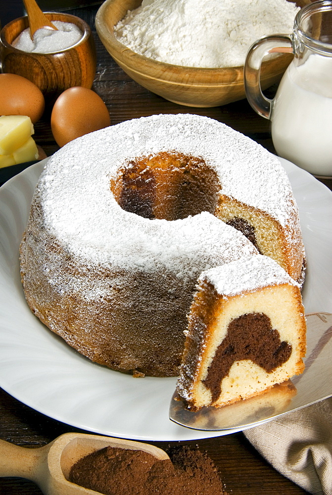 Italian chocolate ring shaped cake, Italy, Europe