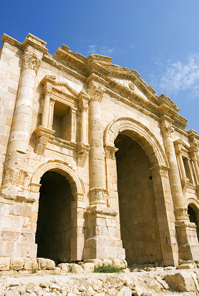 Main entrance, Hadrian's Arch, Jerash (Gerasa) a Roman Decapolis city, Jordan, Middle East