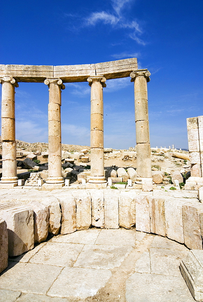 Oval Plaza, Colonnade and Ionic columns, Jerash (Gerasa), a Roman Decapolis city, Jordan, Middle East