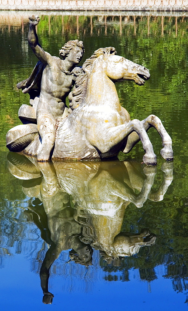 Vasca dell'Isola (Island's Pond), Perseo a Cavallo (Perseus statue), Boboli Gardens, Florence, Tuscany, Italy, Europe