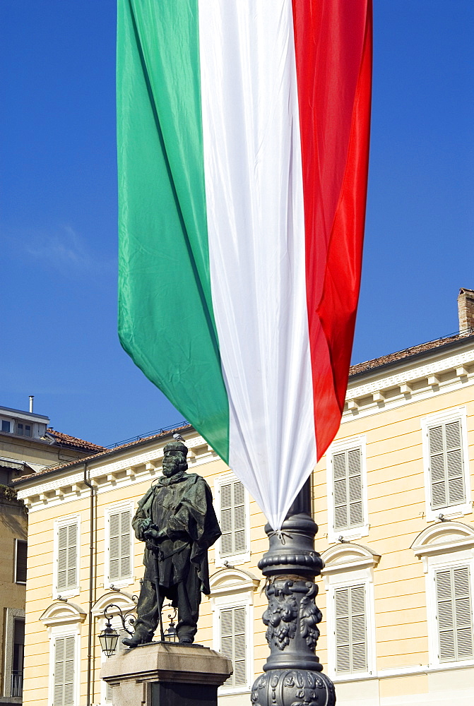 Statue of Giuseppe Garibaldi, Garibaldi Square, Parma, Emilia Romagna, Italy, Europe