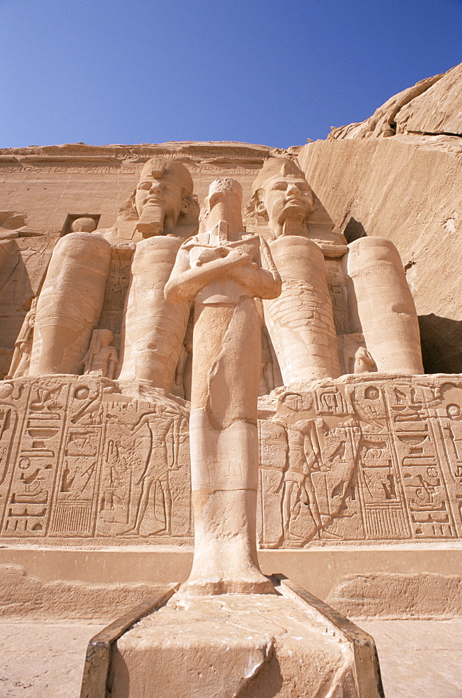 Statues of Ramses II (Ramses the Great), outside the temple, Abu Simbel, UNESCO World Heritage Site, Nubia, Egypt, North Africa, Africa