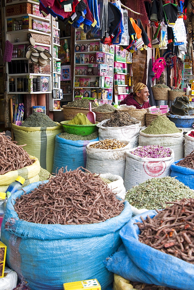 Spices and herbs for sale in the souk, Medina, Marrakech (Marrakesh), Morocco, North Africa, Africa