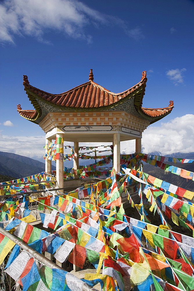 Buddhist stupa, Deqin, called Shangri-La, on the Tibetan Border, Shangri-La region, Yunnan Province, China, Asia