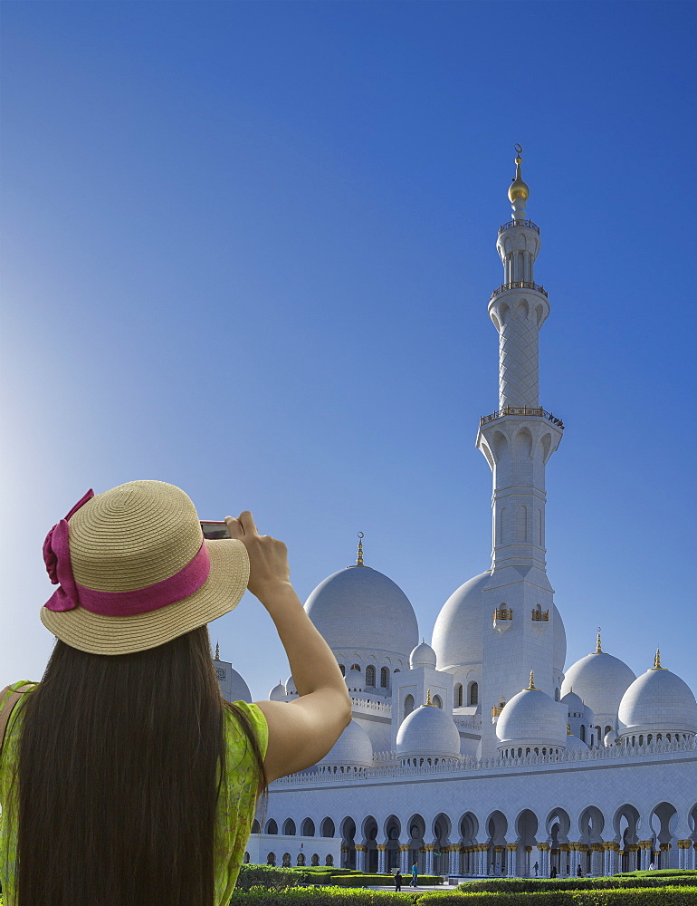 Woman photographing Sheikh Zayed Grand Mosque, Abu Dhabi, United Arab Emirates, Middle East