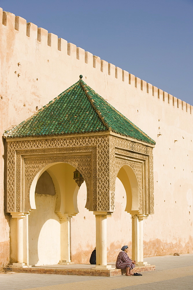 Local Moroccans relaxing, Place el-Hedim, Meknes, Morocco, North Africa, Africa