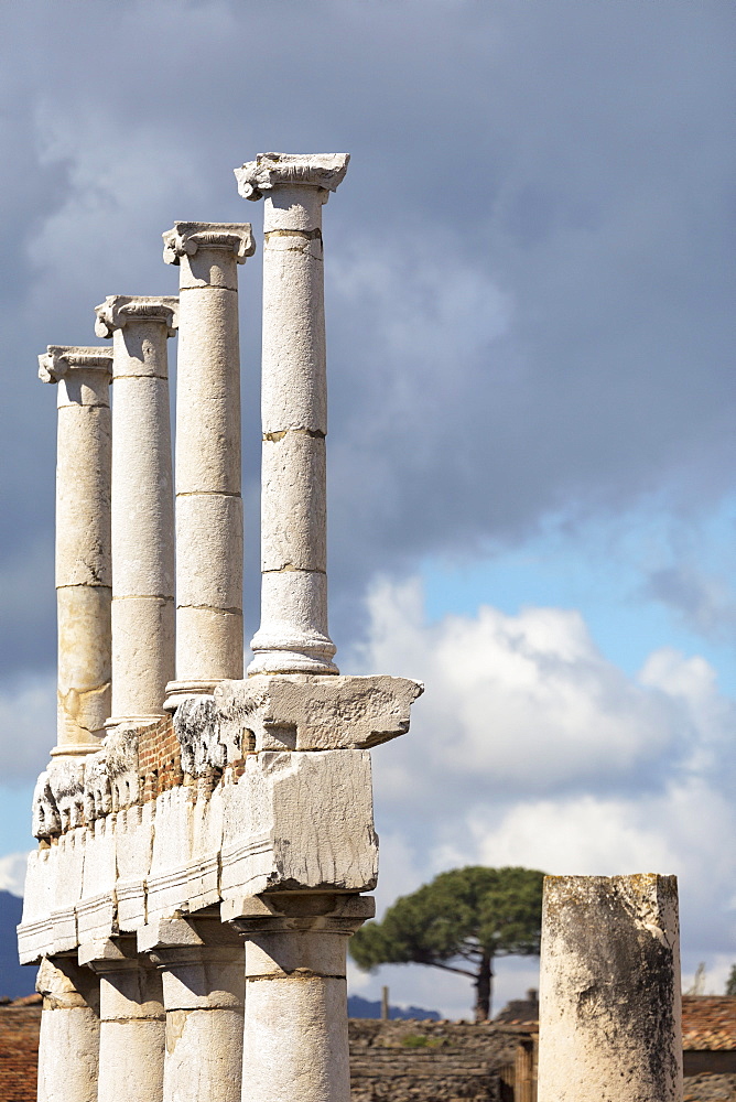 Pillars in ancient Pompeii, UNESCO World Heritage Site, Campania, Italy, Europe