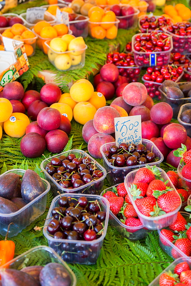 Fruit for sale in Mercato di Campo de Fiori, Rome, Lazio, Italy, Europe