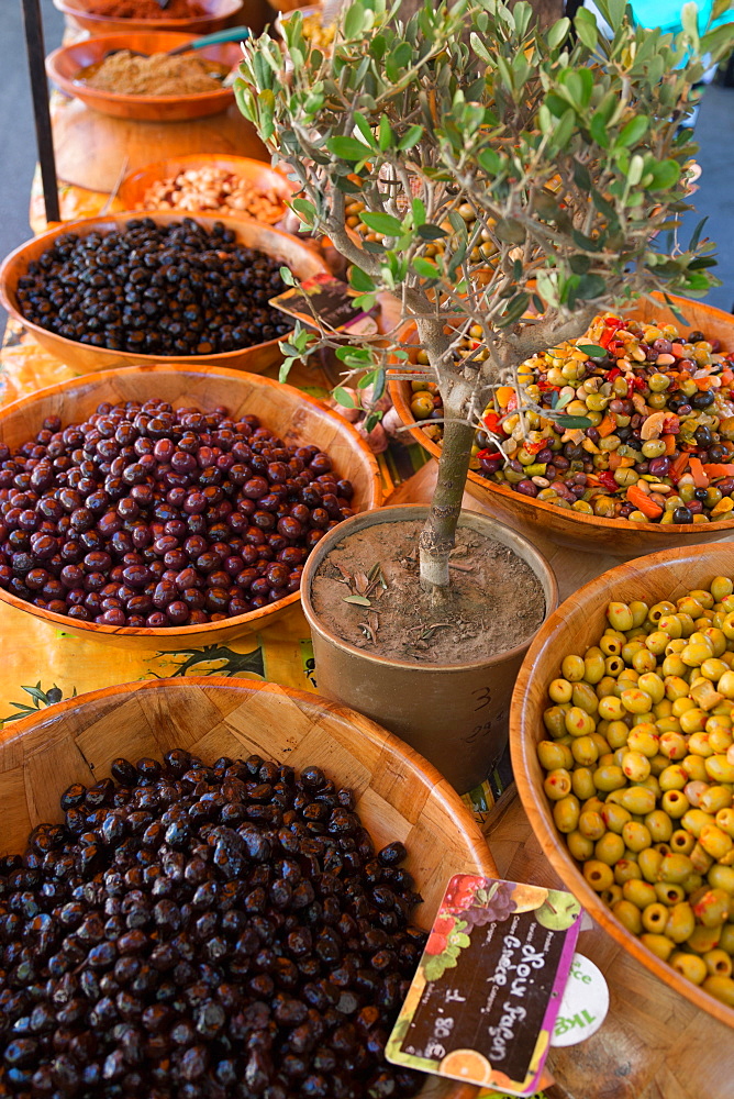 Fresh olives for sale at a street market in the historic Provence town of Eygalieres, Provence, France, Europe