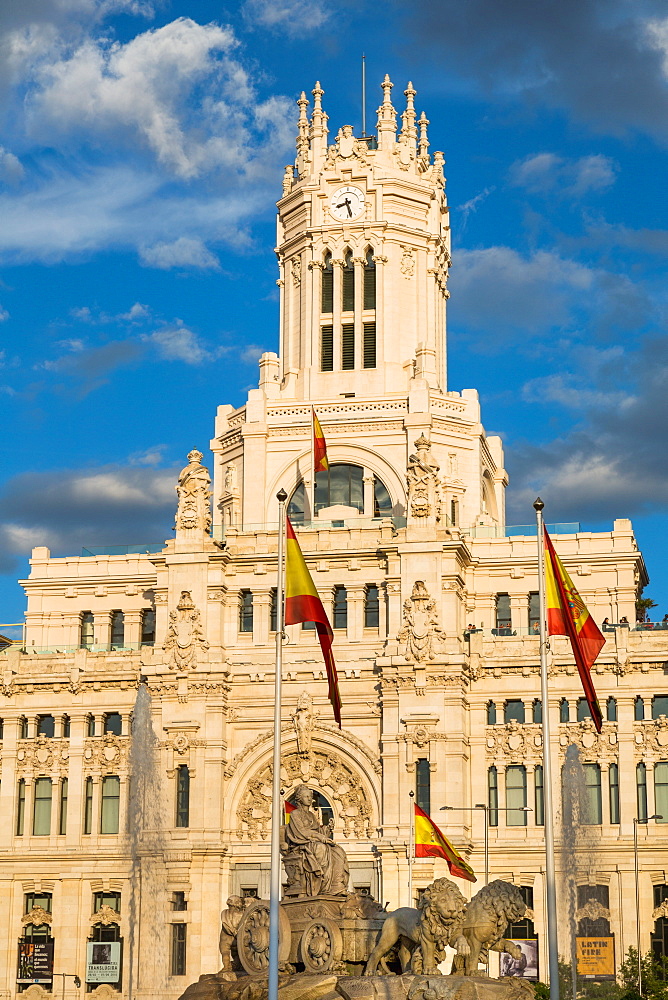 Fountain and Cybele Palace, formerly the Palace of Communication, Plaza de Cibeles, Madrid, Spain, Europe