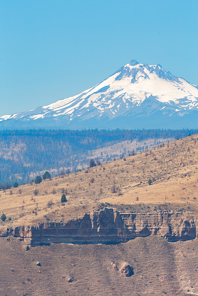 Central Oregon's High Desert with Mount Jefferson, part of the Cascade Range, Pacific Northwest region, Oregon, United States of America, North America