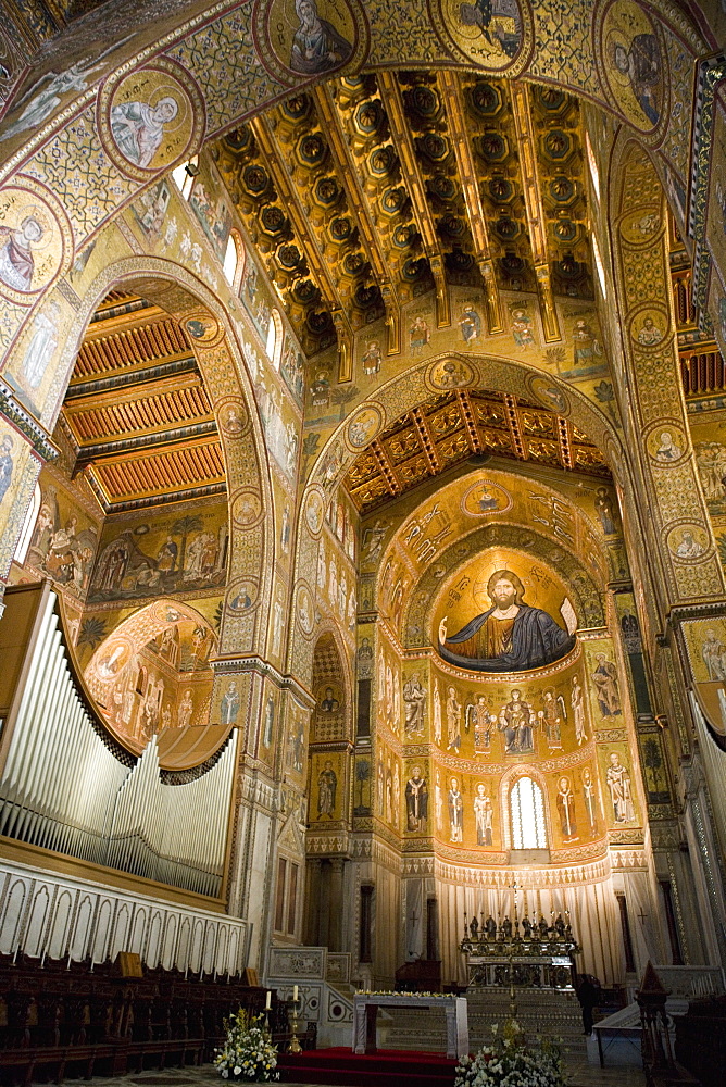 Altar, interior of the cathedral, Monreale, Palermo, Sicily, Italy, Europe