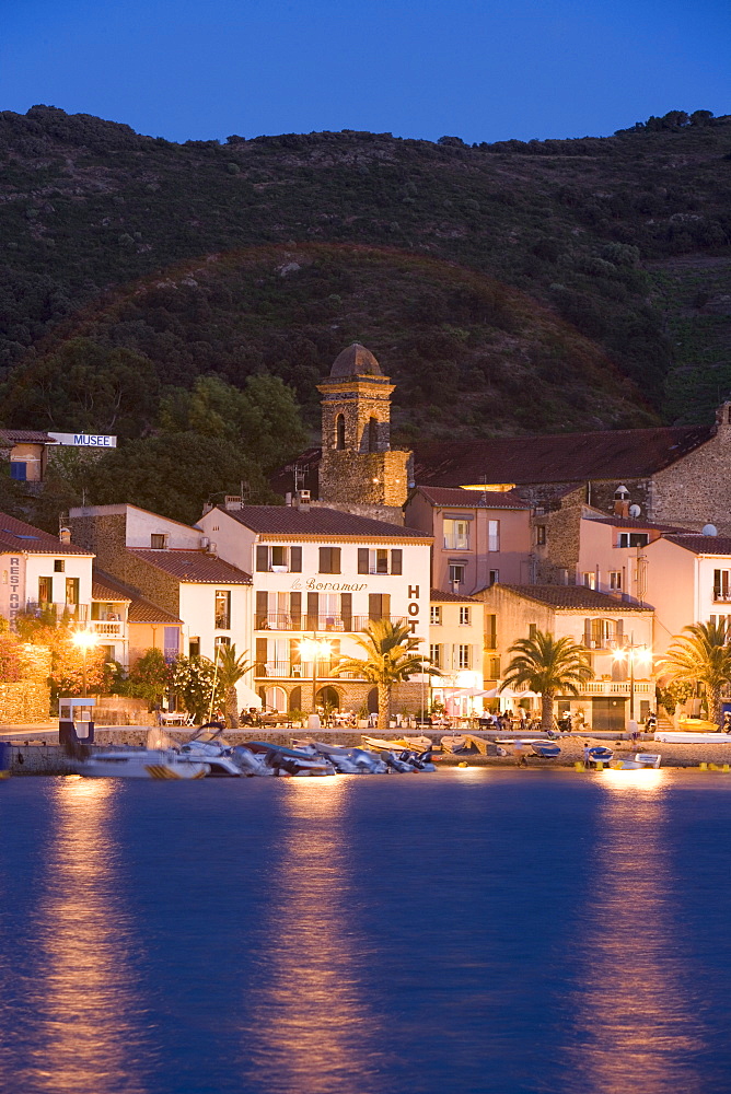 Waterfront, evening light, Collioure, Pyrenees-Orientales, Languedoc, France, Europe