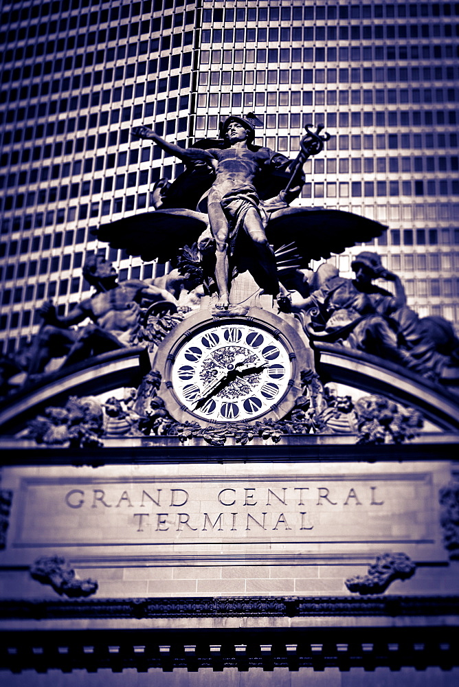 Statue of Mercury and Clock on the 42nd Street facade of Grand Central Terminus Station, Manhattan, New York City, New York, United States of America, North America