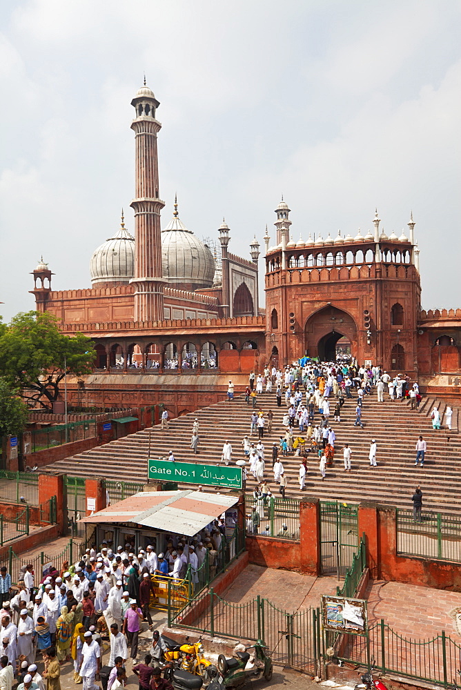 People leaving the Jama Masjid (Friday Mosque) after the Friday Prayers, Old Delhi, Delhi, India, Asia