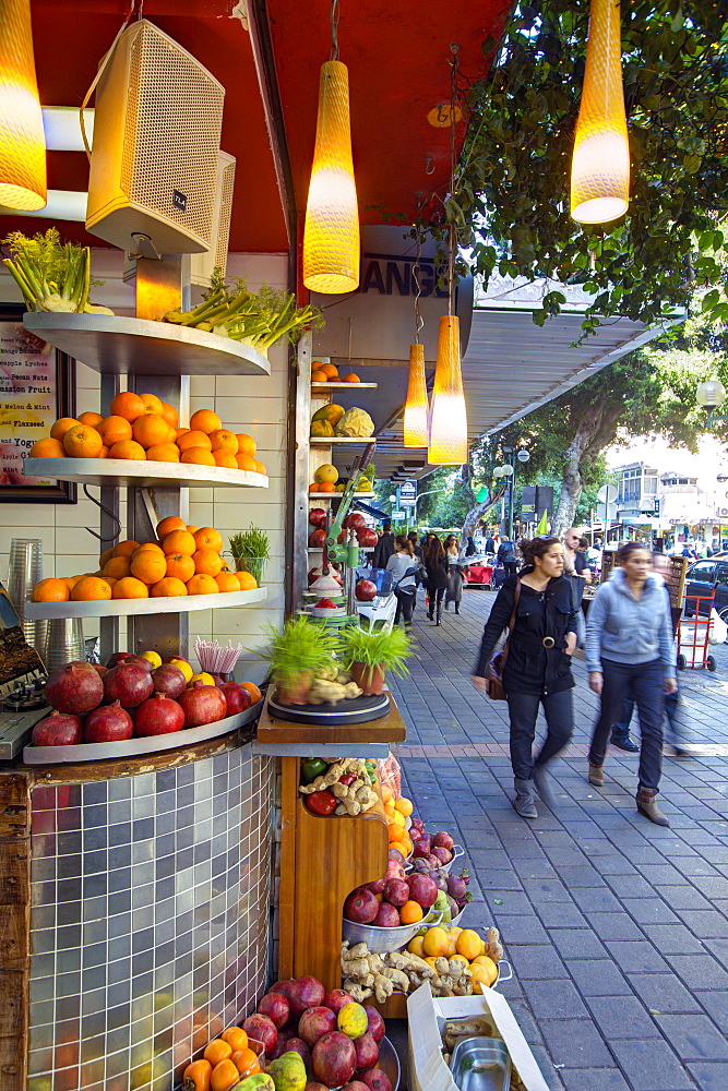 Fresh juice stall in Dizengoff street in the centre of town, Tel Aviv, Israel, Middle East