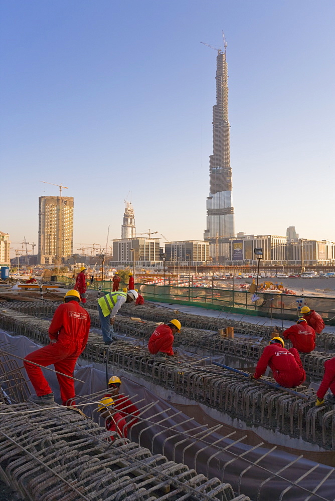 Construction of the Burj Dubai (Dubai Tower) Building, Downtown Dubai, Dubai, United Arab Emirates, Middle East