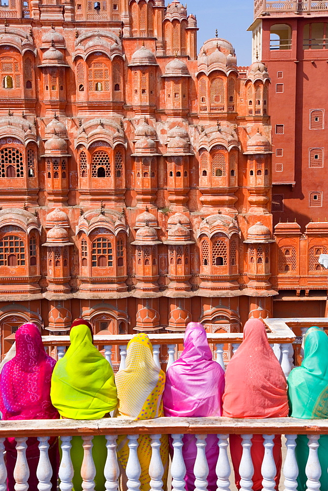 Women in bright saris in front of the Hawa Mahal (Palace of the Winds), built in 1799, Jaipur, Rajasthan, India, Asia