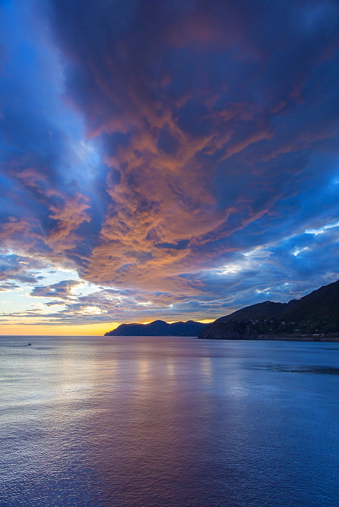 Coast near Manarola, Cinque Terre, Liguria, Italy, Europe