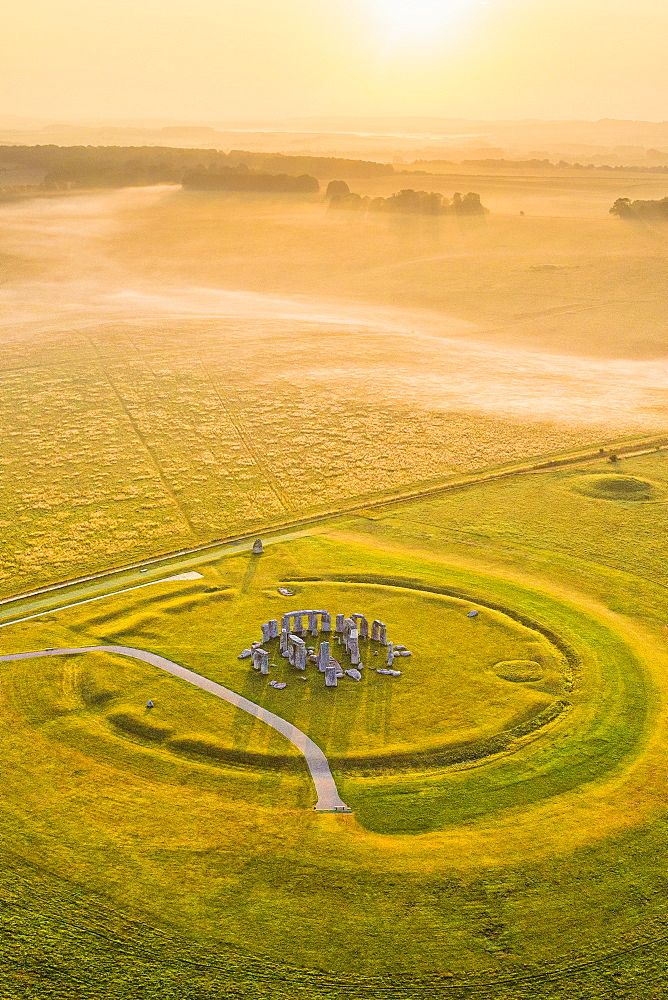 Stonehenge, UNESCO World Heritage Site, Salisbury Plain, Wiltshire, England, United Kingdom, Europe