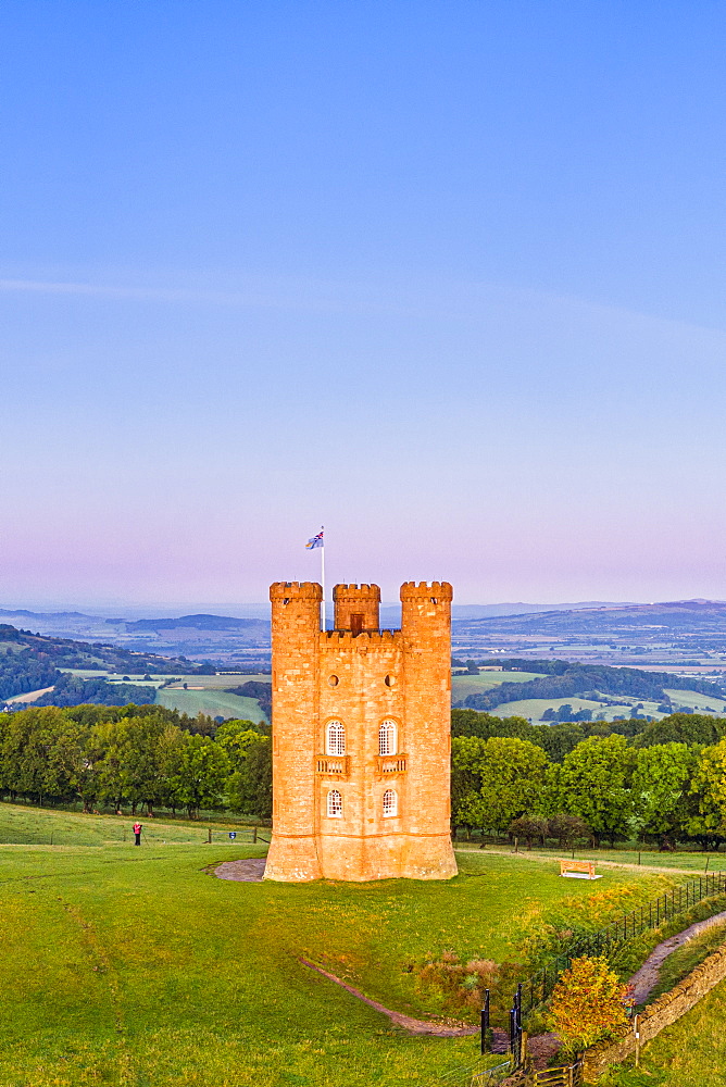 Broadway Tower on top of Fish Hill, the second highest point in the Cotswolds, Broadway, Worcestershire, England, United Kingdom, Europe