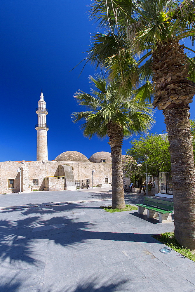 The minaret of the historic Nerantze Mosque (Gazi Hussein Mosque) in the old town in Rethymnon, island of Crete, Greek Islands, Greece, Europe