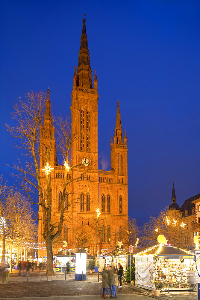 Christmas market and Marktkirche (Market Church) at dusk, Wiesbaden, Hesse, Germany, Europe