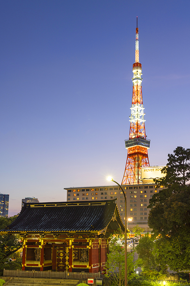 Tokyo Tower and Yusho-in Reibyo Nitenmon Gate at dusk, Tokyo, Japan