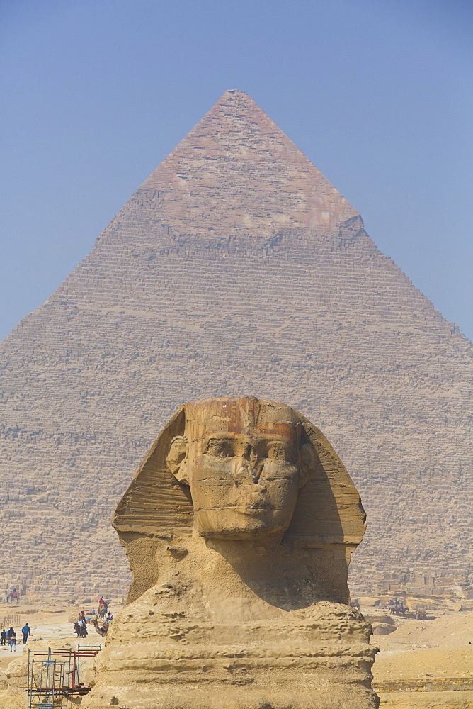 The Great Sphinx of Giza, Khafre Pyramid in the background, Great Pyramids of Giza, UNESCO World Heritage Site, Giza, Egypt, North Africa, Africa