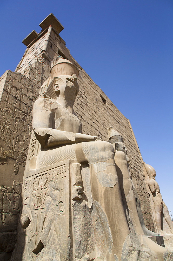 Colossus of Ramses II in front of Pylon, Luxor Temple, UNESCO World Heritage Site, Luxor, Thebes, Egypt, North Africa, Africa