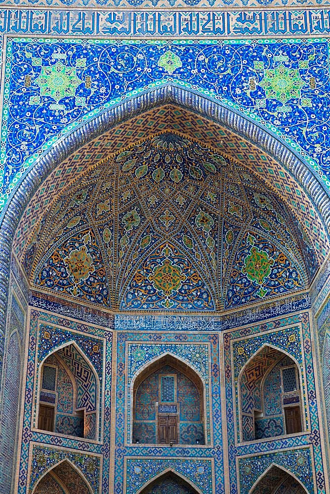 Entrance, Ceiling and Walls, Tilla-Kari Madrassah (Completed 1660), Registan Square, Samarkand, Uzbekistan