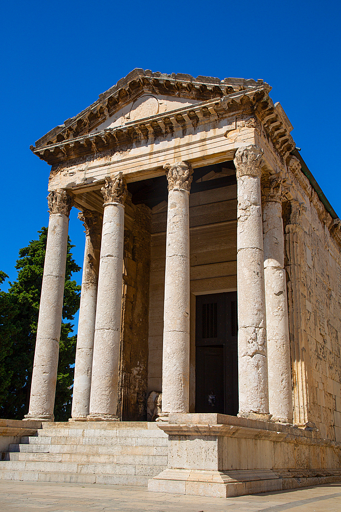 Temple of Augustus, 2 AD, Forum Square, Old Town, Pula, Croatia, Europe