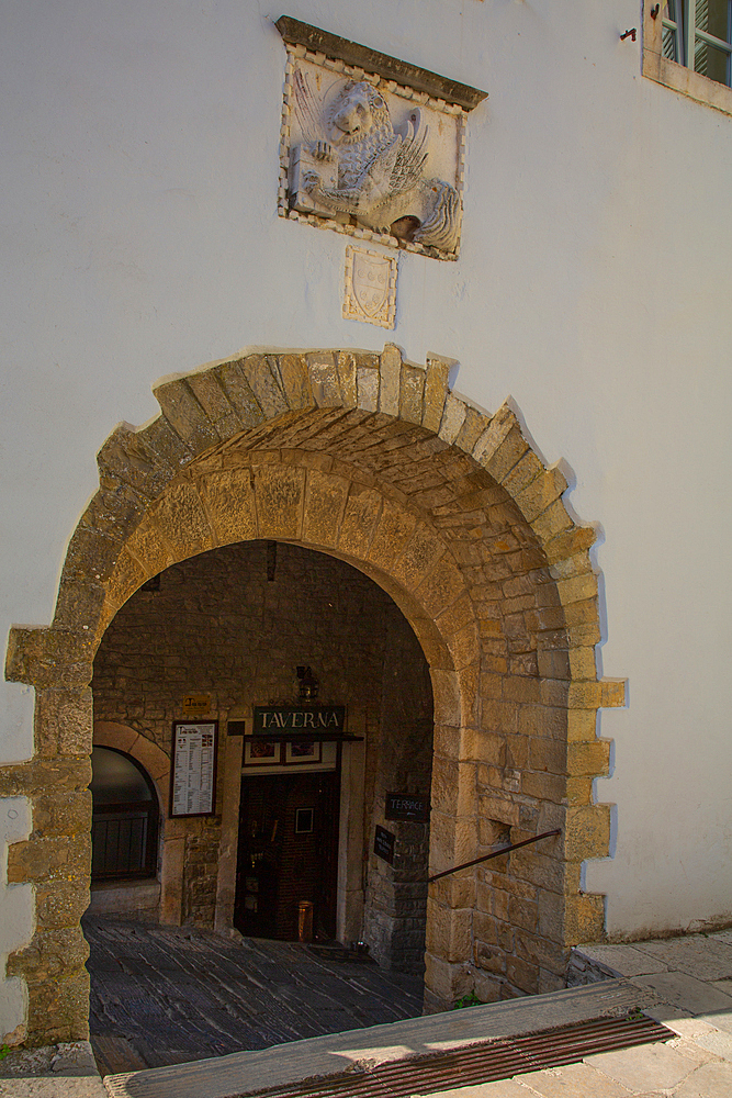 Main City Gate, dating from 14th century, Lion sculpture above, Motovun, Central Istria, Croatia, Europe