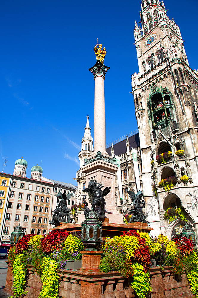 Statue of the Virgin Mary, Clock Tower with Glockenspiel, New Town Hall, Marienplatz, Old Town, Munich, Bavaria, Germany, Europe