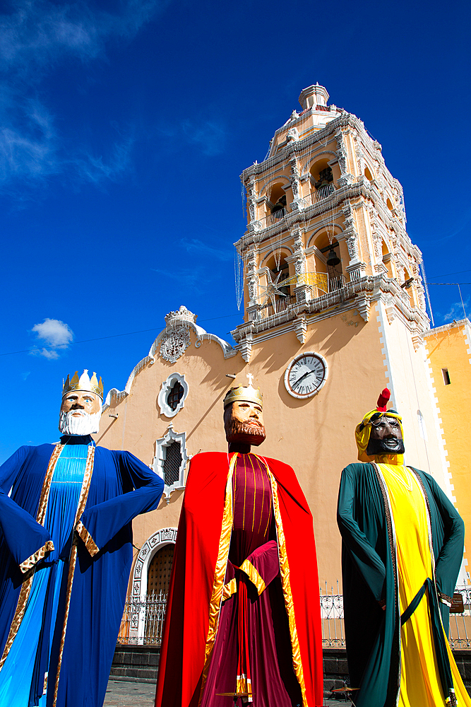 Wise Men Statues in the foreground, Church of Santa Maria de la Natividad, 1644, Atlixco, Pueblos Magicos, Puebla State, Mexico, North America