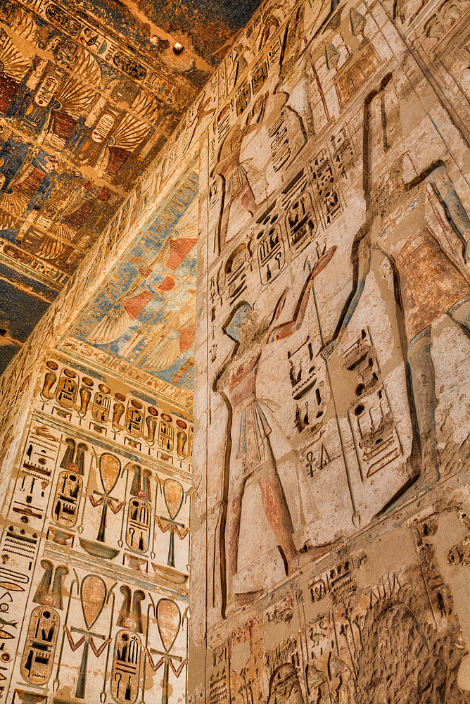 Reliefs, Inside Gate Between First and Second Pylon, Medinet Habu, Mortuary Temple of Ramesses III, 1187-56 BCE, Ancient Thebes, UNESCO World Heritage Site, Luxor, Egypt, North Africa, Africa