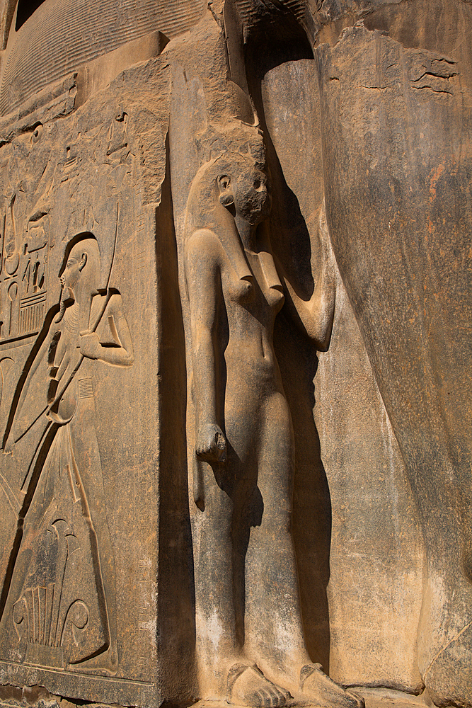 Statue of Nefertari, Luxor Temple, UNESCO World Heritage Site, Luxor, Egypt, North Africa, Africa