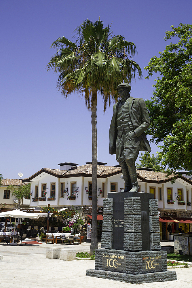 Statue, Mustafa Kemal Ataturk, Founding Father of Modern Turkey, Street Scene, Side, Antalya, Turkey
