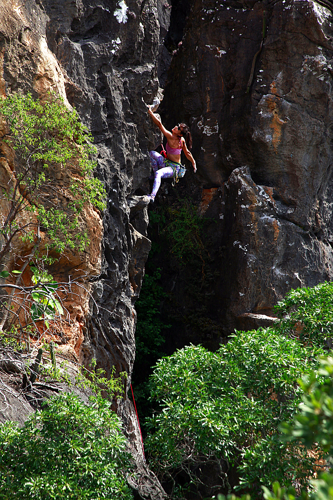 Rock climber in action, Serra do Cipo, Minas Gerais, Brazil, South America