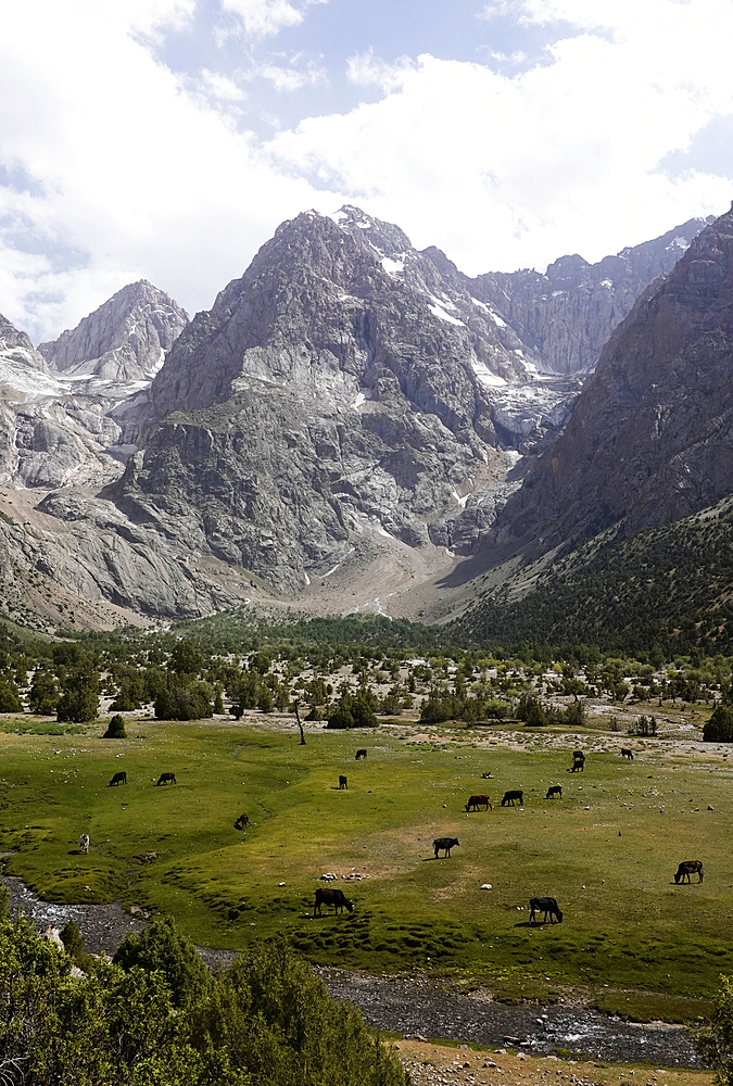 The remote and spectacular Fann Mountains, part of the western Pamir-Alay, Tajikistan, Central Asia, Asia