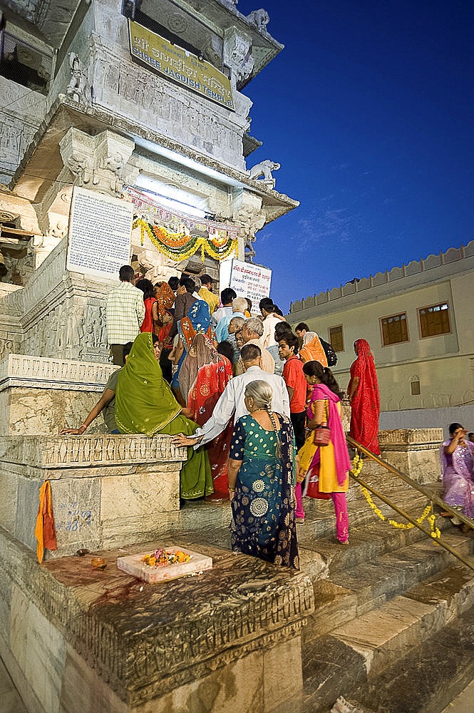 Devotees queueing to do puja at Kankera festival, where donations of foods are made for the poor, the day after Diwali celebrations, Jagdish temple, Udaipur, Rajasthan, India, Asia