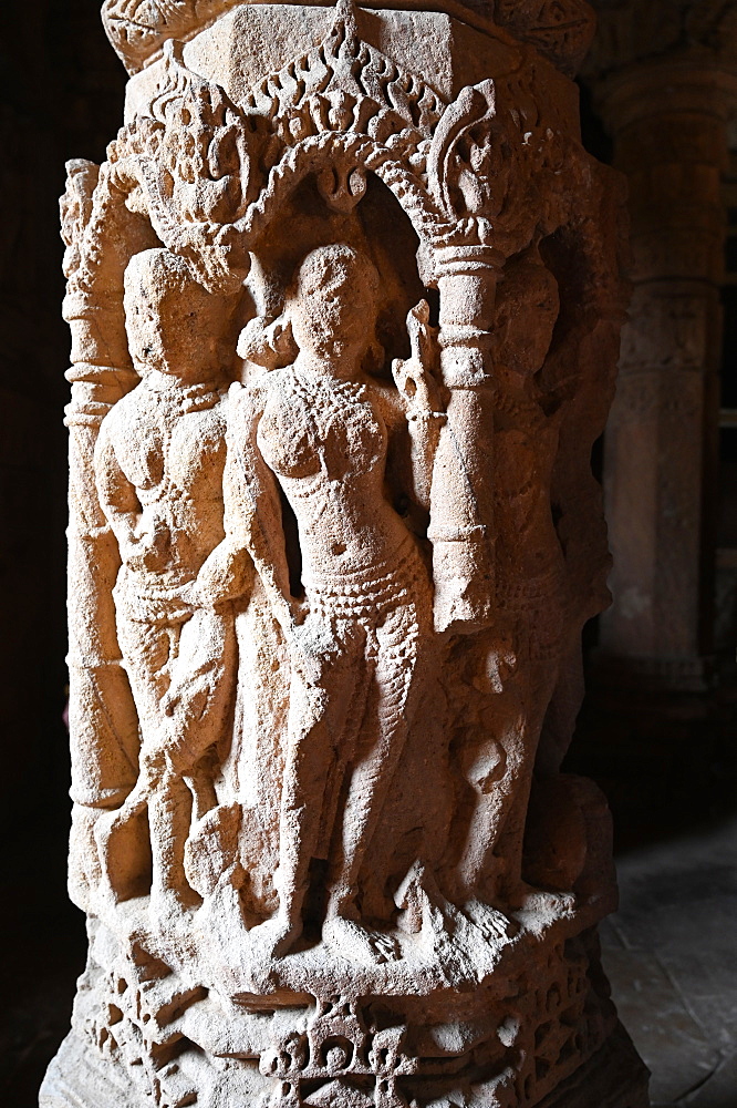 One of the 52 ornately carved pillars in the Sabhamandapa, assembly hall in the Sun temple at Modhera, Mehsana, Gujarat, India, Asia