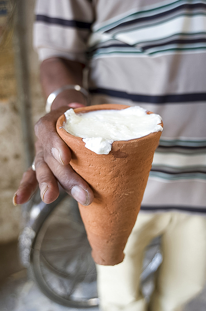 Lassi, Indian yoghourt drink, in disposable and recyclable terracotta cup from the Lassiwallah, Jaipur, Rajasthan, India, Asia