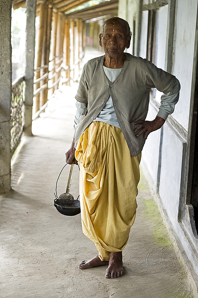 Monk, Dankhinbat Hindu monastery, Majuli Island, largest freshwater riverine island in the world, in the Brahmaputra River, Assam, India, Asia