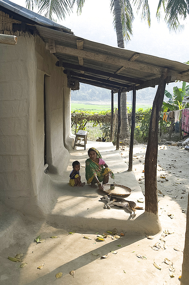 Bihari mother and child at home, Ganeshpahar village, Assam, India, Asia