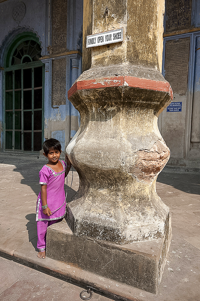 Young girl outside the mosque in the Hugli Imambara, on the west bank of the Hugli river, West Bengal, India, Asia